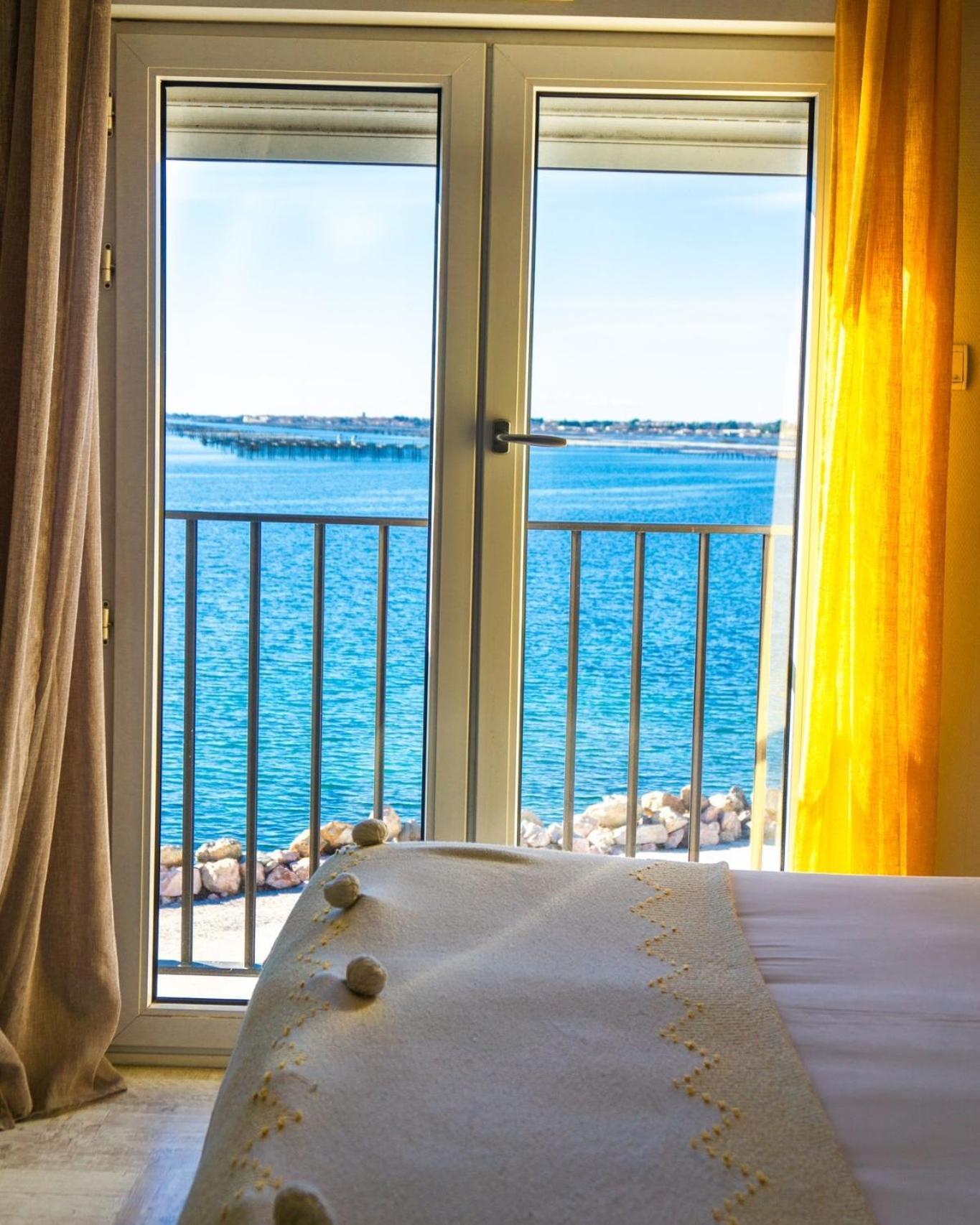 A La Voile Blanche Hotel Bouzigues Exterior photo